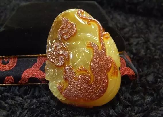蜜蠟與琥珀哪個好_琥珀蜜蠟好的雞油黃_琥珀蜜蠟好處